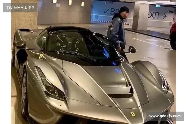 上海赛车场偶遇周杰伦驾驶法拉利现身F1赛事引发全场热议 上海赛车场偶遇周杰伦驾驶法拉利现身F1赛事引发全场热议